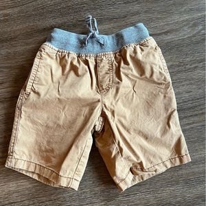 Gymboree little boys elastic waist shorts. Size 5. Excellent condition.